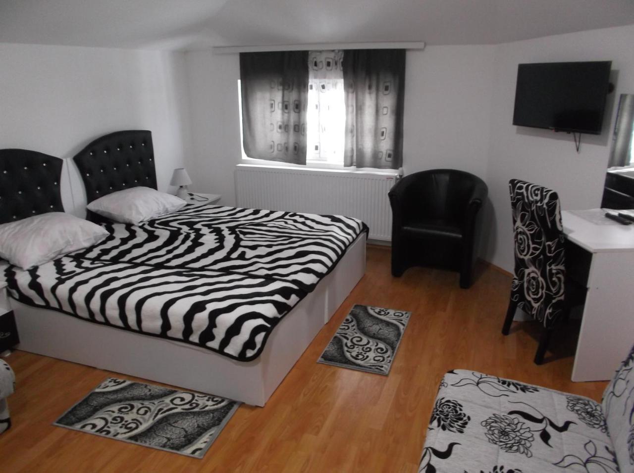 Bed and Breakfast Prenociste Bojan 017 Вранє Екстер'єр фото